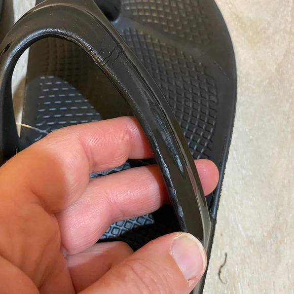 NWT Oofos recovery sandals flip flop thongs black womens - Picture 9 of 10